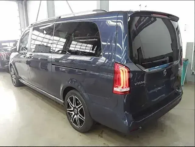 Gebraucht Mercedes V300 Avantgarde Edition 237 PS (174 kW) 2024 Blau Van / Kleinbus