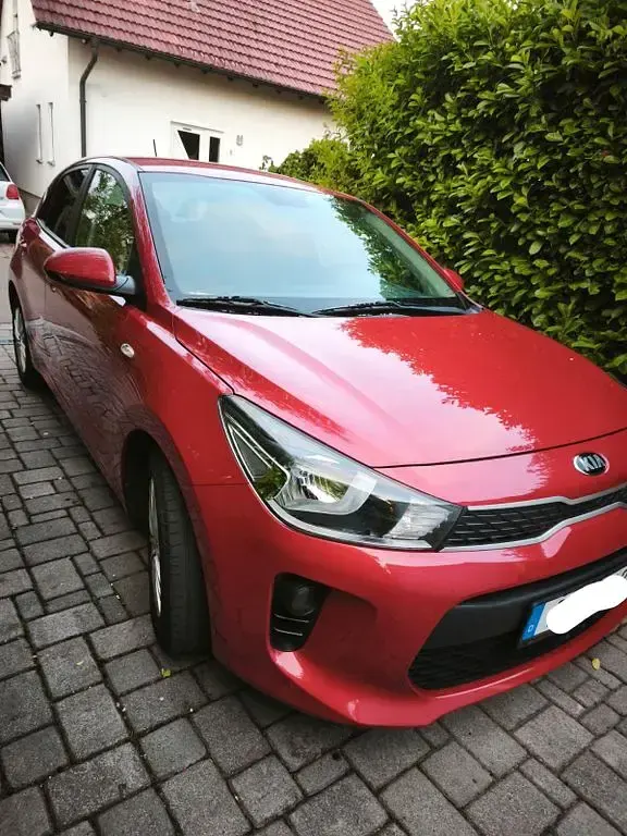 Gebraucht Kia Rio 84 PS (61 kW) 2018 Rot Limousine