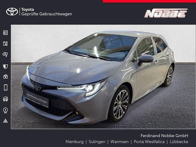 Manhattangrau metallic Gebraucht 2022 Toyota Corolla Team Limousine | 25.490 € (Fairer Preis) - Bild 1/4