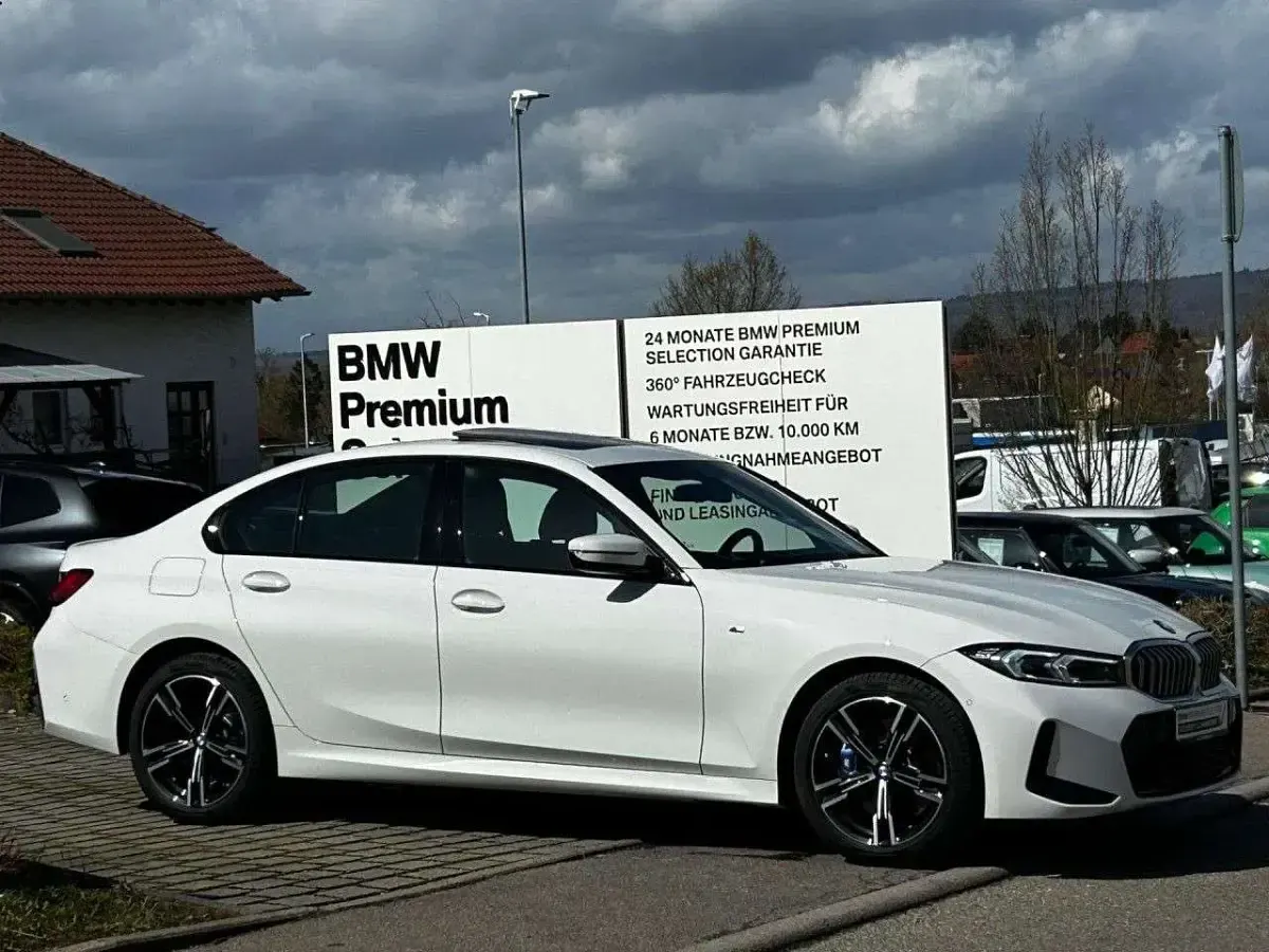 Gebraucht BMW 330e M Sport 292 PS (214 kW) 2025 Weiß Limousine