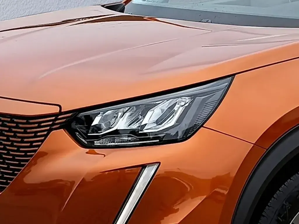 Gebraucht Peugeot e-2008 Active 100 kW (136 PS) 2022 Orange SUV