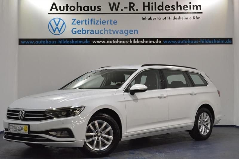 Weiß Gebraucht 2022 VW Passat Business Kombi | 22.929 € (Guter Preis) - Bild 1/4