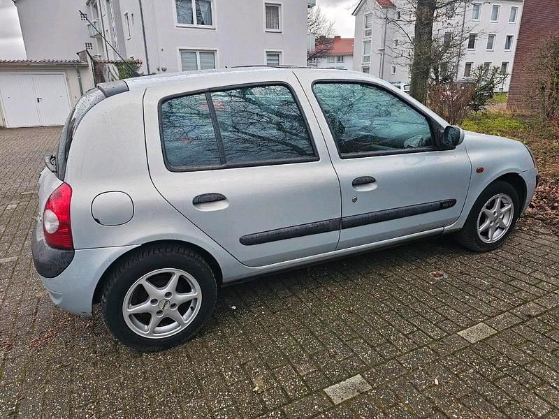 Gebraucht Renault Clio II 90 PS (66 kW) 2002 Silber Kleinwagen