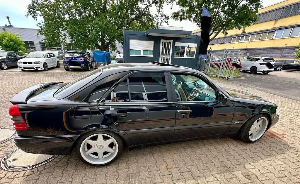Gebraucht Mercedes C180 Classic 122 PS (89 kW) 1994 Schwarz Limousine