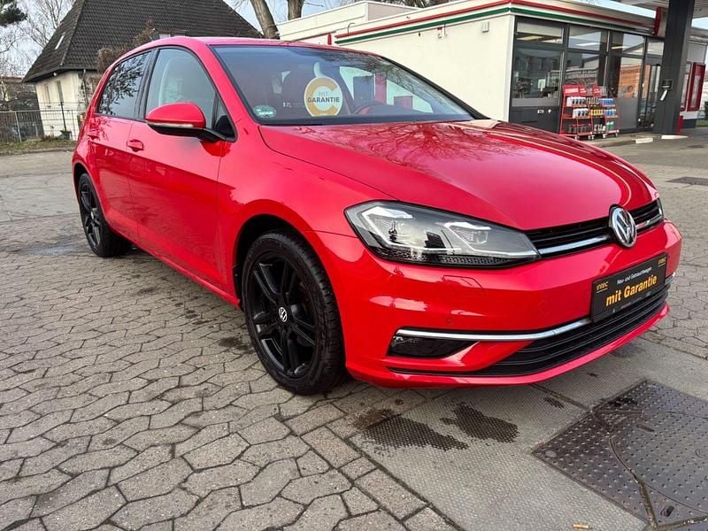 Gebraucht VW Golf VII 116 PS (85 kW) 2019 Rot Limousine