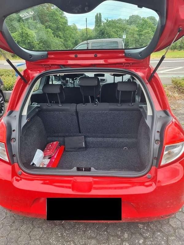 Rot Gebraucht 2013 Renault Clio IV Collection Limousine | 3.400 € (Guter Preis) - Bild 1/4