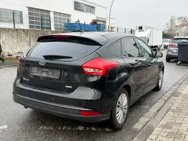 Gebraucht Ford Focus Business Edition 125 PS (91 kW) 2017 Schwarz Limousine