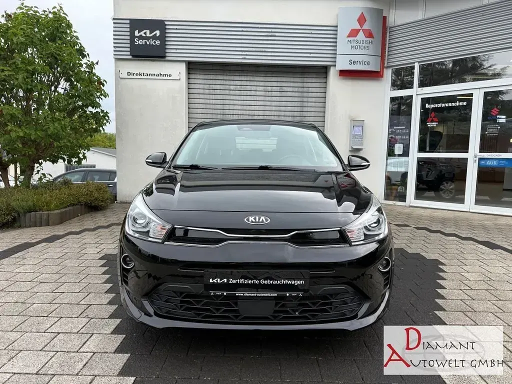 Używany Kia Rio Vision 101 KM (74 kW) 2021 Czarny Sedan/Limuzyna