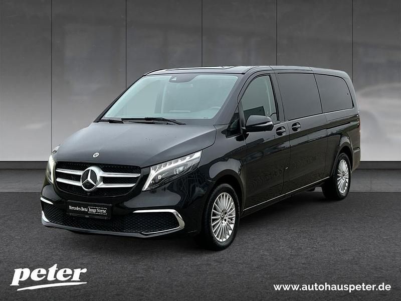Obsidianschwarz metallic Gebraucht 2024 Mercedes V300 Avantgarde Edition Van / Kleinbus | 59.990 € (Guter Preis) - Bild 1/4