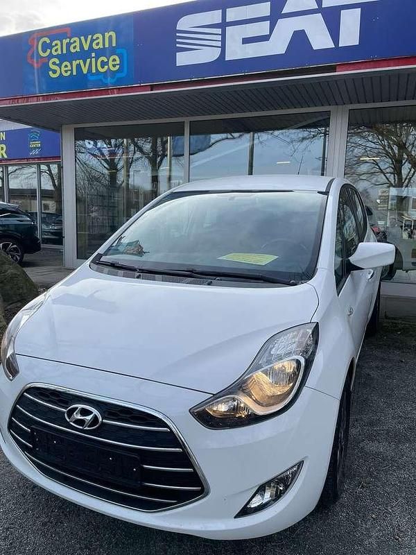 Gebraucht Hyundai i20 Trend 90 PS (66 kW) 2018 Weiß Limousine