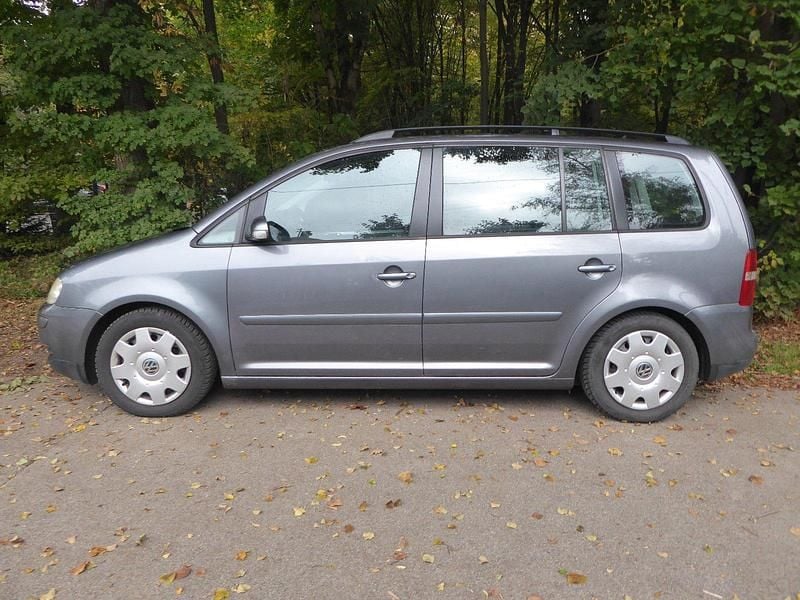 Grau Gebraucht 2006 VW Touran Van / Kleinbus | 3.200 € (Fairer Preis) - Bild 1/4