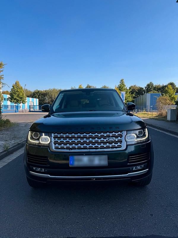 Grün Gebraucht 2013 Land Rover Range Rover Vogue SUV | 26.999 € - Bild 1/4