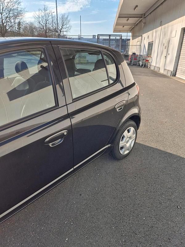 Gebraucht Toyota Yaris 68 PS (50 kW) 2005 Schwarz Kleinwagen