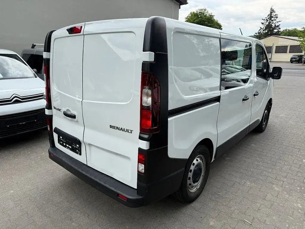 Gebraucht Renault Trafic Komfort 150 PS (110 kW) 2022 Weiß Van / Kleinbus