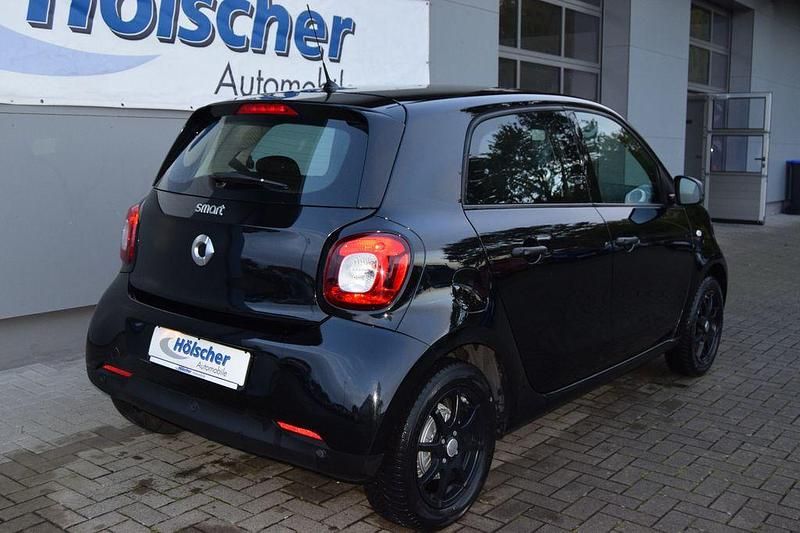 Gebraucht Smart ForFour 71 PS (52 kW) 2019 Schwarz Kleinwagen