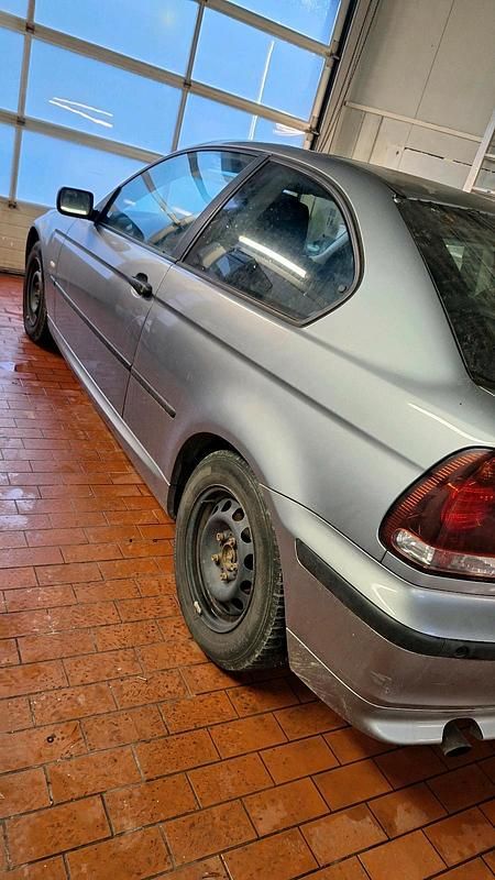 Gebraucht BMW 318 143 PS (105 kW) 2004 Grau Coupé