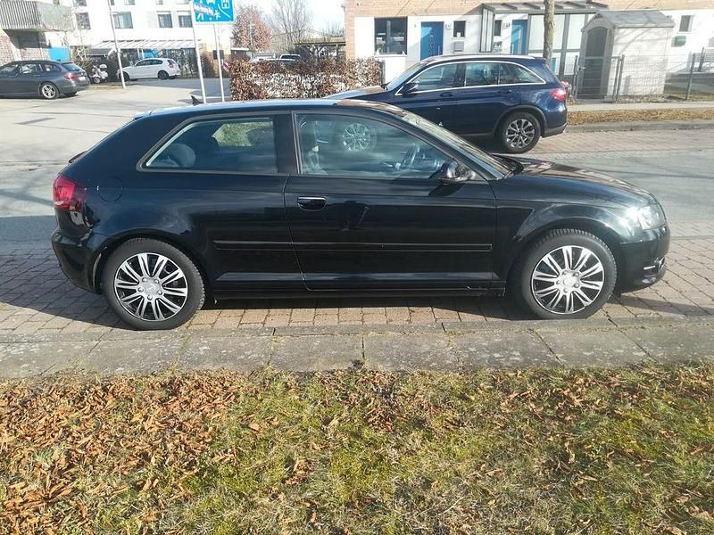 Gebraucht Audi A3 Ambiente 125 PS (91 kW) 2011 Schwarz Kleinwagen