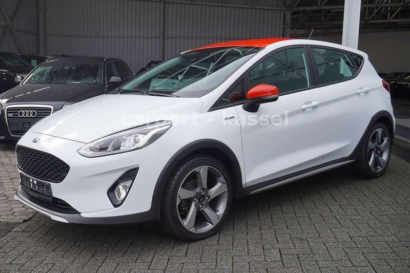 Gebraucht Ford Fiesta Active 86 PS (63 kW) 2018 Frozen white / red Kleinwagen