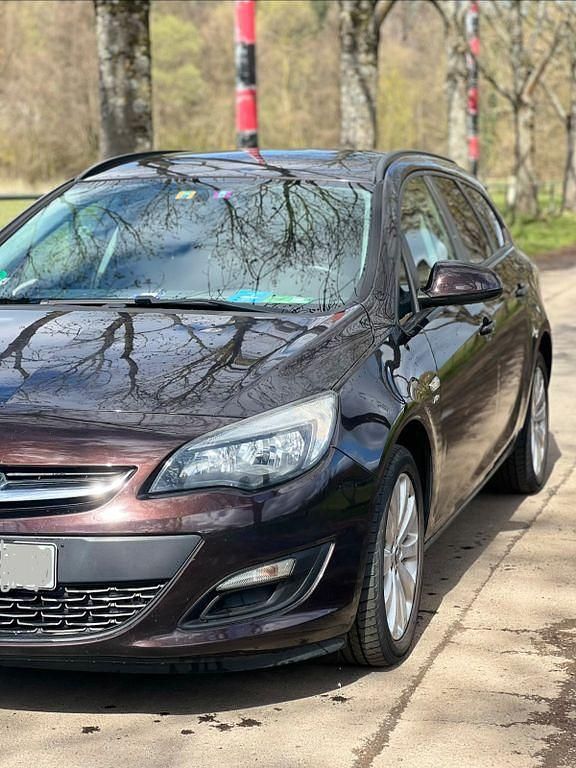 Gebraucht Opel Astra Edition 140 PS (102 kW) 2014 Braun Kombi