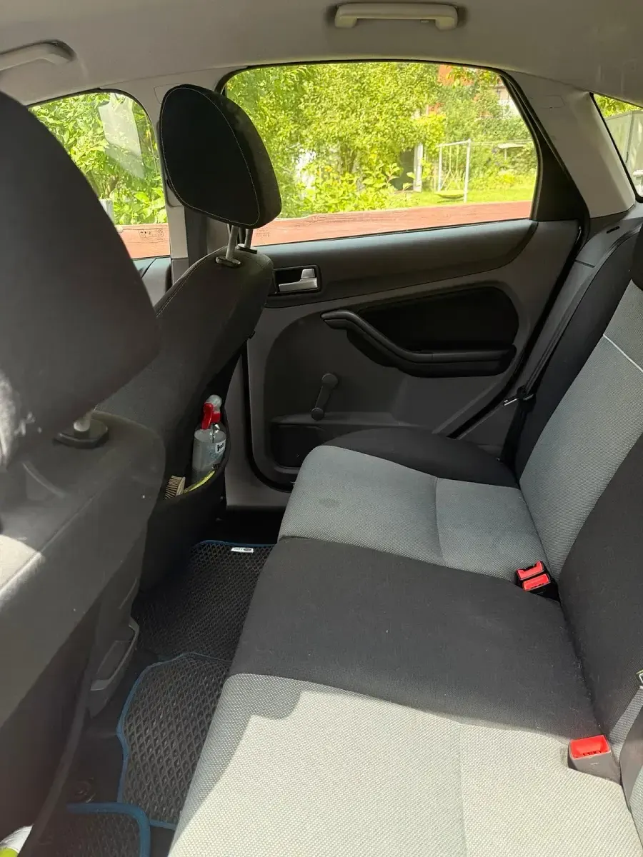 Gebraucht Ford Focus 100 PS (73 kW) 2010 Blau Limousine