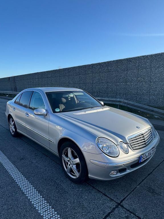 Gebraucht Mercedes E220 Elegance 150 PS (110 kW) 2004 Silber Limousine
