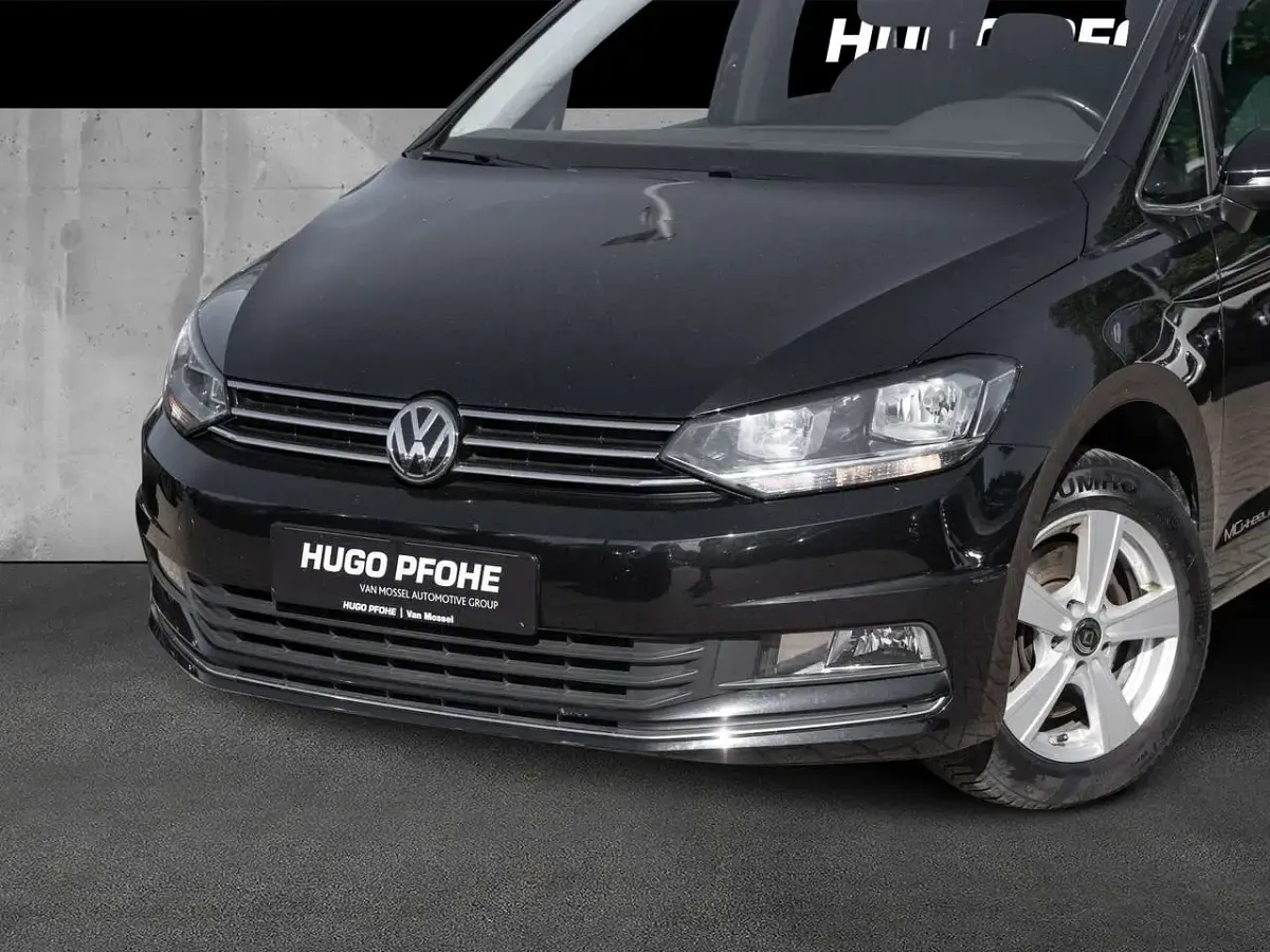 Gebraucht VW Touran Highline 150 PS (110 kW) 2016 Deep black perleffekt Van / Kleinbus