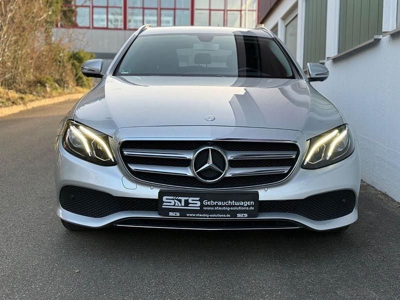 Gebraucht Mercedes E220 Avantgarde 194 PS (142 kW) 2017 Silber Kombi
