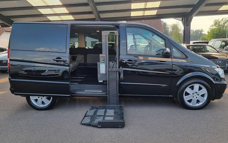 Schwarz Gebraucht 2012 Mercedes Viano Van / Kleinbus | 19.900 € (Teuer) - Bild 1/4