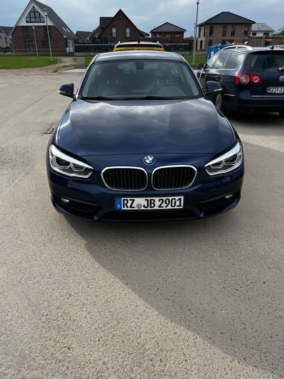 Blau Gebraucht 2019 BMW 118 Kleinwagen | 15.400 € (Fairer Preis) - Bild 1/4
