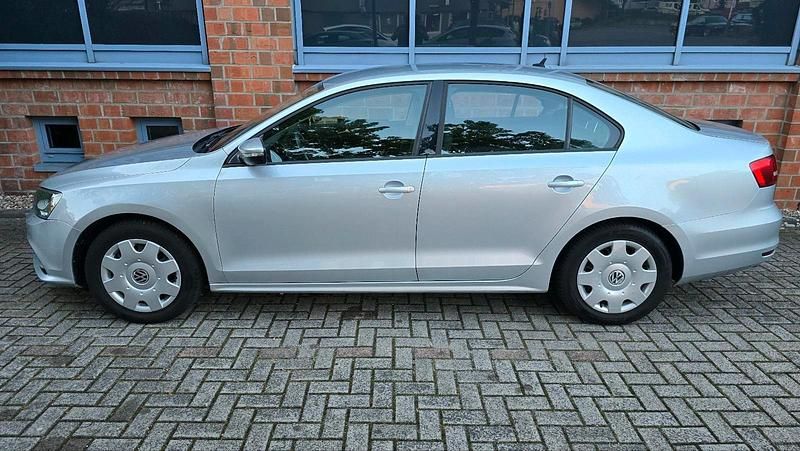 Gebraucht VW Jetta 105 PS (77 kW) 2015 Silber Limousine