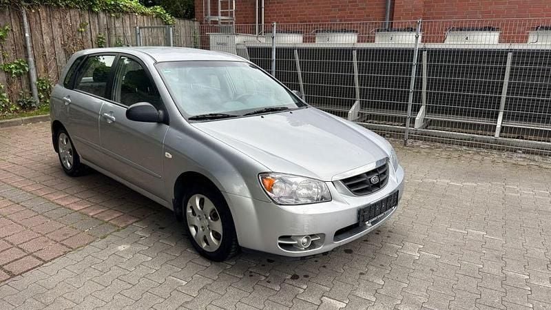 Silber Gebraucht 2005 Kia Cerato LX Limousine | 1.999 € (Guter Preis) - Bild 1/4
