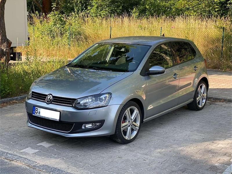 Grau Gebraucht 2010 VW Polo Team Kleinwagen | 8.990 € (Etwas zu teuer) - Bild 1/4