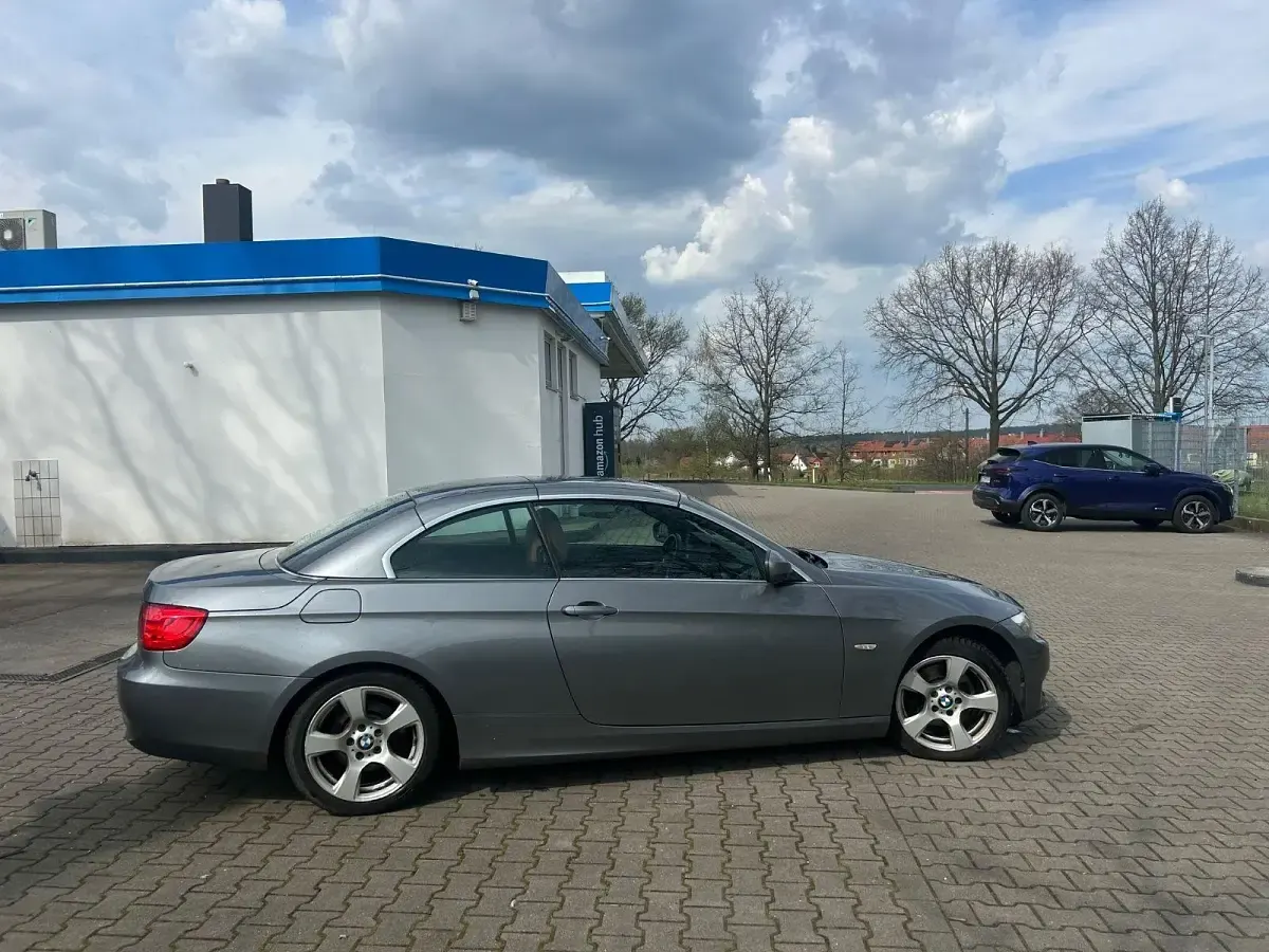 Gebraucht BMW 320 Cabriolet 184 PS (135 kW) 2012 Grau Cabrio