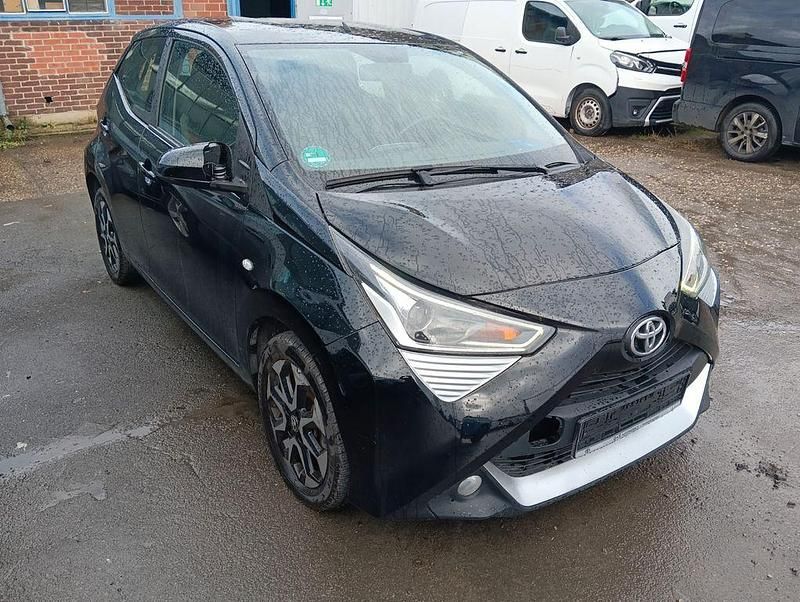 Gebraucht Toyota Aygo Team 72 PS (52 kW) 2019 Schwarz Kleinwagen