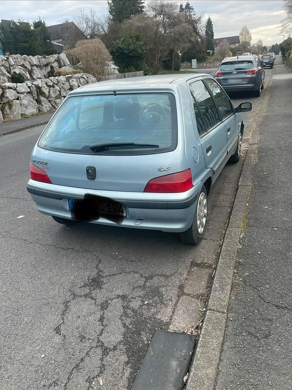 Gebraucht Peugeot 106 60 PS (44 kW) 2001 Silber Kleinwagen