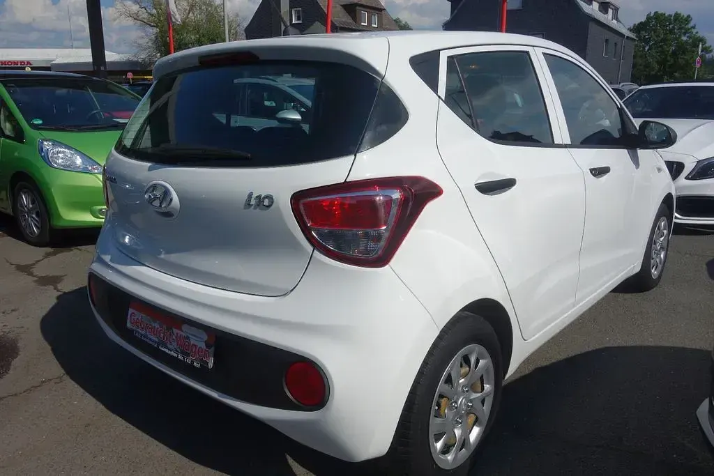 Gebraucht Hyundai i10 Select 67 PS (49 kW) 2019 Weiß Kleinwagen
