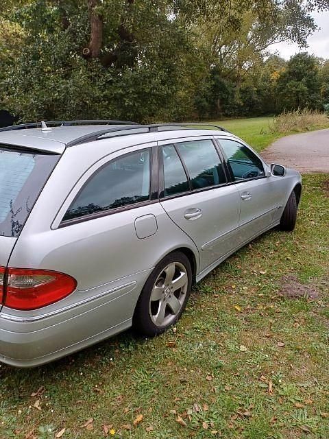Gebraucht Mercedes E200 Avantgarde 184 PS (135 kW) 2007 Silber Kombi