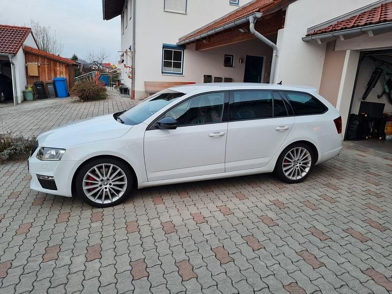 Gebraucht Skoda Octavia RS 230 PS (169 kW) 2016 Weiß Kleinwagen