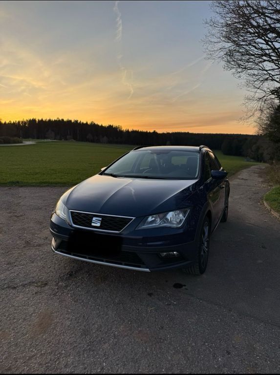 Blau Gebraucht 2017 Seat Leon X-Perience 4Drive Kombi | 15.999 € (Fairer Preis) - Bild 1/4