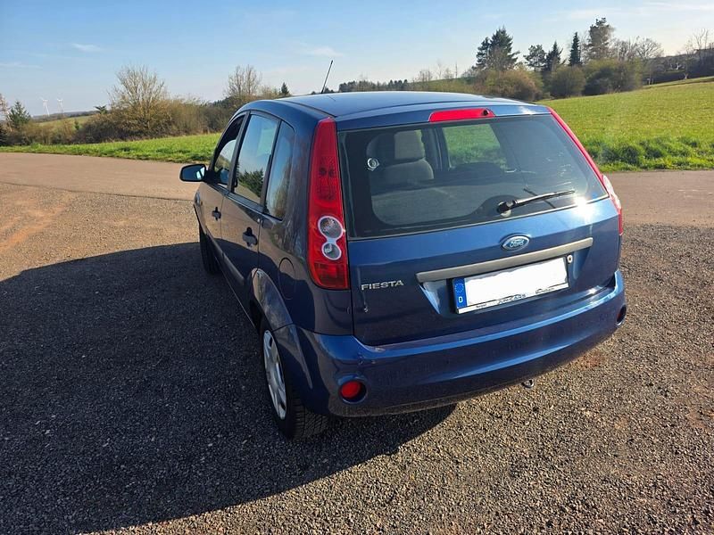 Gebraucht Ford Fiesta 69 PS (50 kW) 2007 Blau Kleinwagen