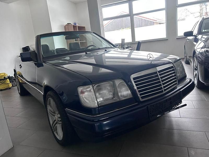 Gebraucht Mercedes E200 Edition 136 PS (100 kW) 1996 Blau Cabrio