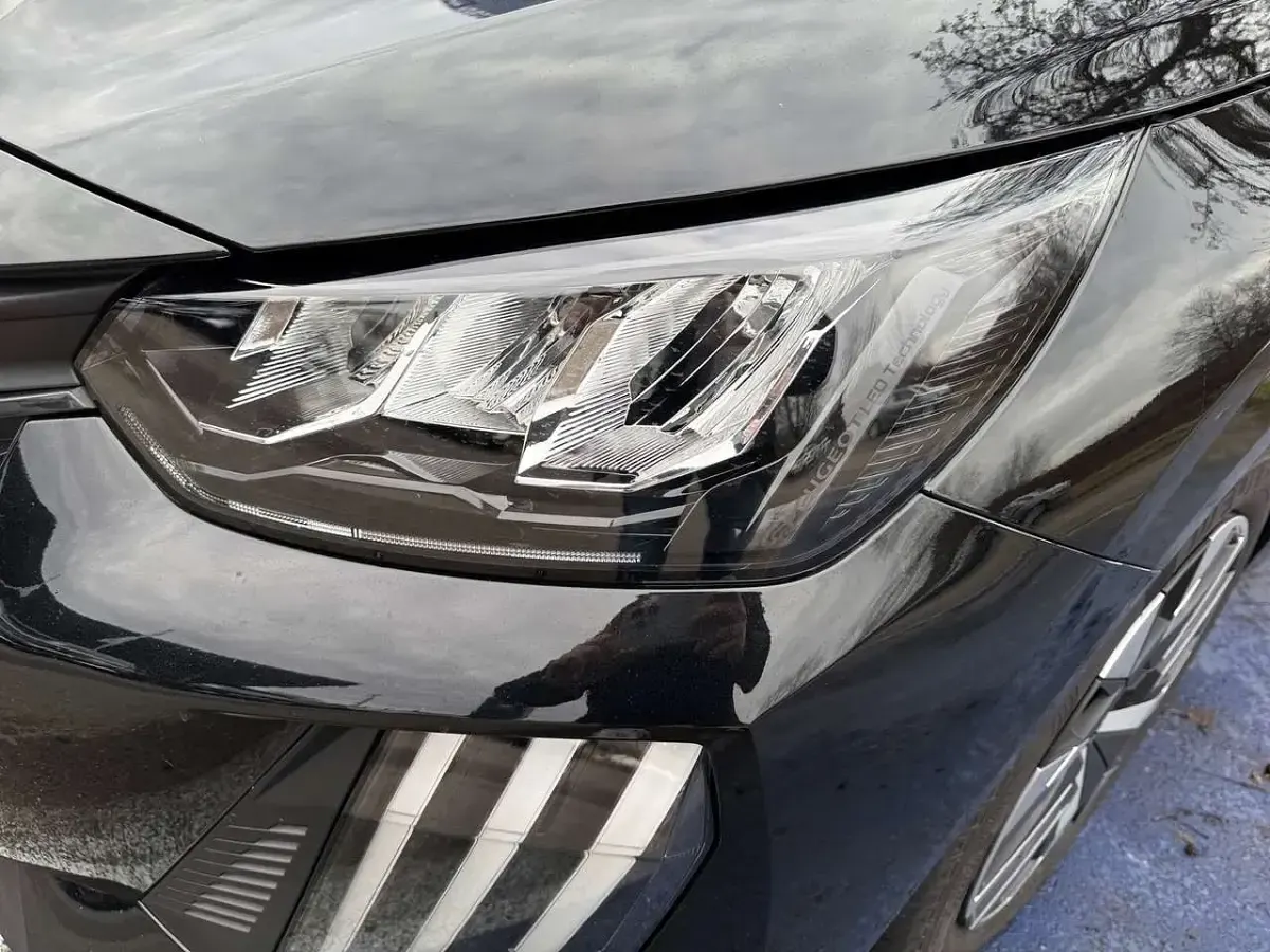 Gebraucht Peugeot 208 Active 101 PS (74 kW) 2024 Schwarz Kleinwagen