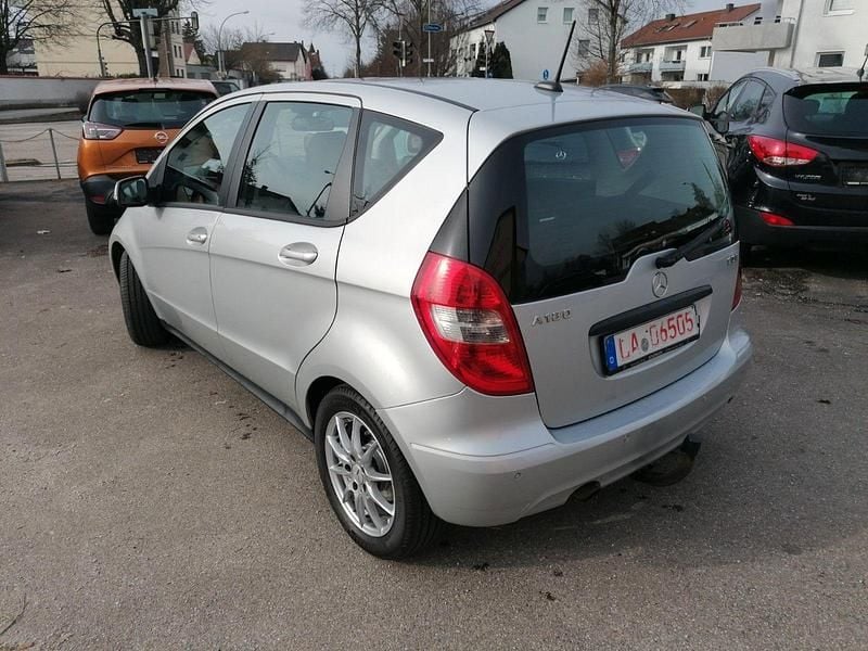Gebraucht Mercedes A180 109 PS (80 kW) 2010 Silber Kleinwagen