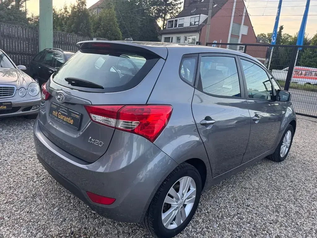 Gebraucht Hyundai ix20 Trend 90 PS (66 kW) 2013 Grau Kleinwagen