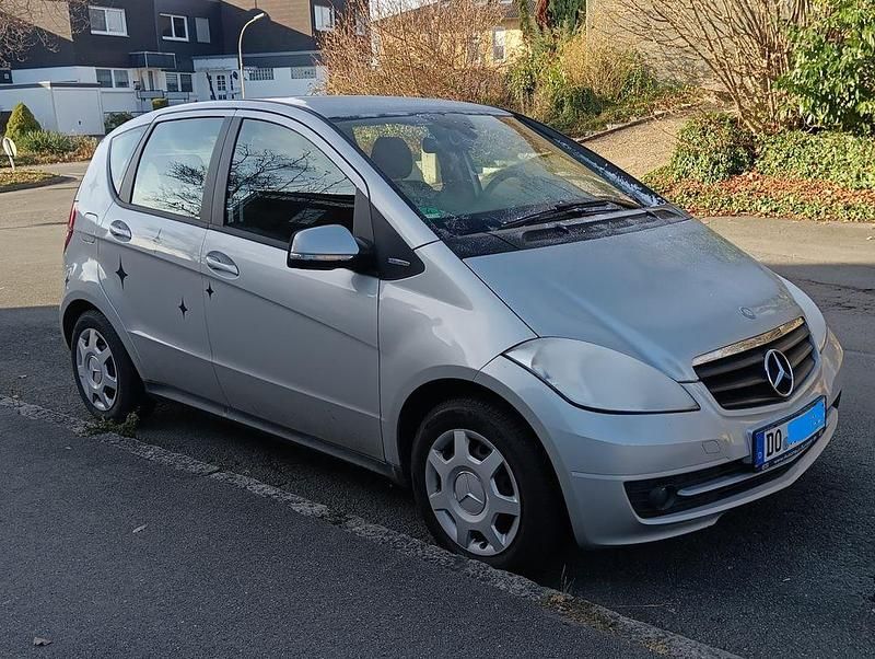 Gebraucht Mercedes A180 116 PS (85 kW) 2011 Silber Van / Kleinbus