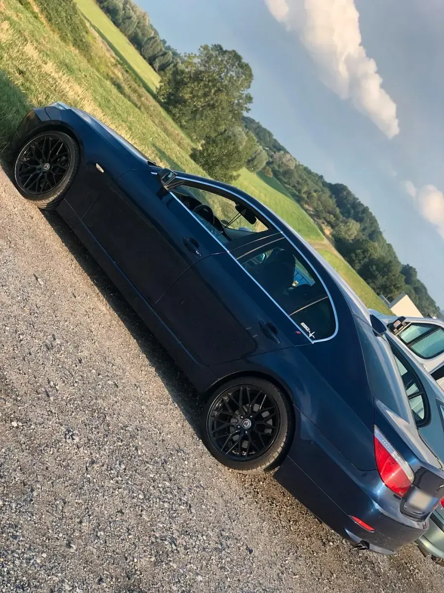 Gebraucht BMW 525 197 PS (144 kW) 2007 Blau Limousine