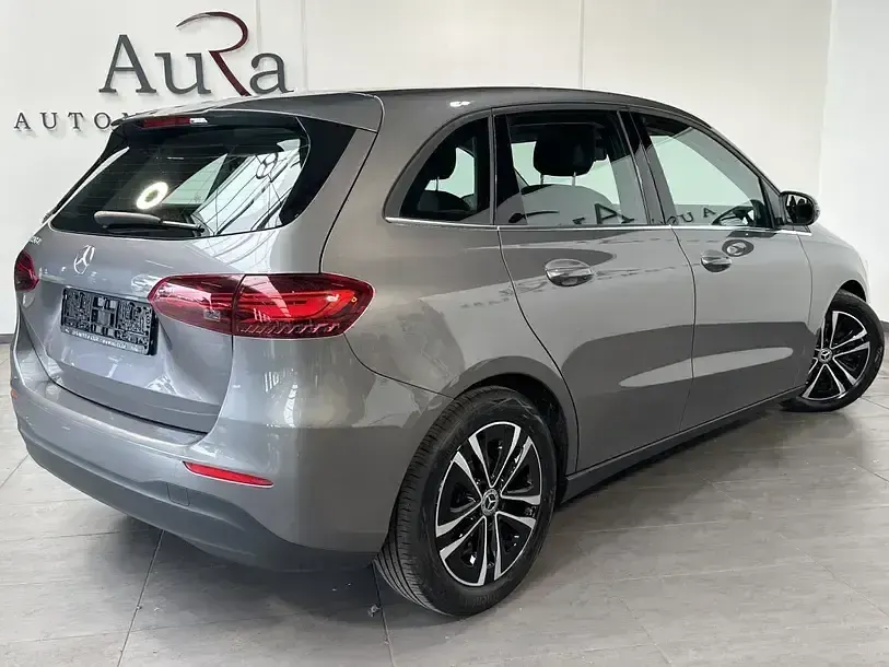 Gebraucht Mercedes B220 190 PS (139 kW) 2023 Grau Kleinwagen