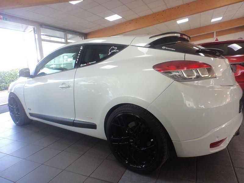 Gebraucht Renault Mégane III R.S. 265 PS (194 kW) 2011 Weiß Coupé