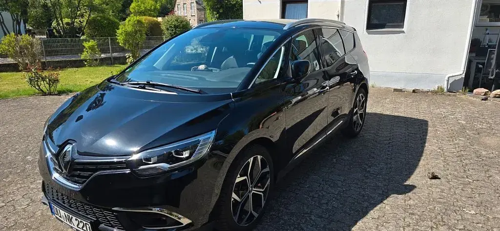 Używany Renault Scenic E-Tech Techno 102 kW (140 KM) 2024 Czarny SUV