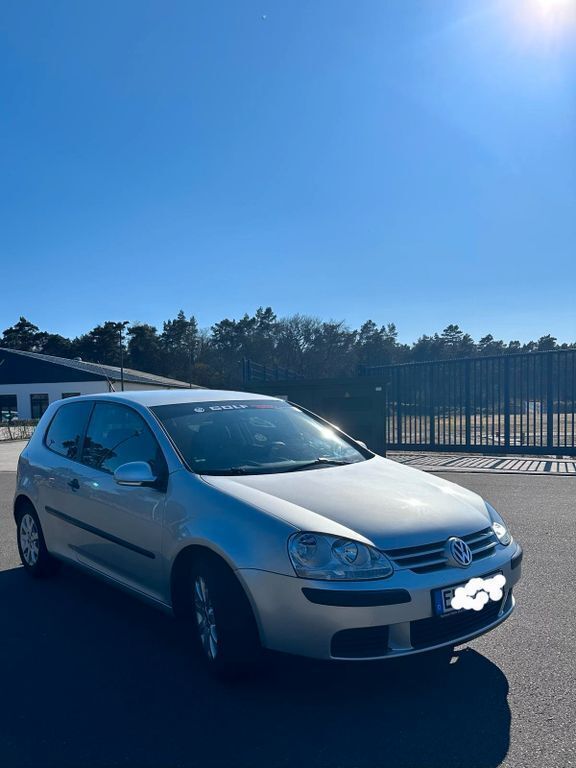 Silber Gebraucht 2005 VW Golf IV Trendline Limousine | 3.990 € (Etwas zu teuer) - Bild 1/4